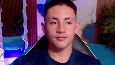 andres_tay online show from April 19, 2026, 2:44 am