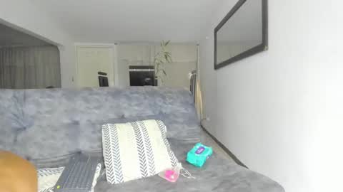 Isa  --------- online show from January 14, 2025, 11:58 pm