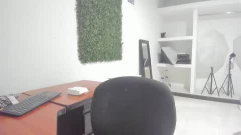 Isa  --------- online show from January 24, 2025, 4:48 am