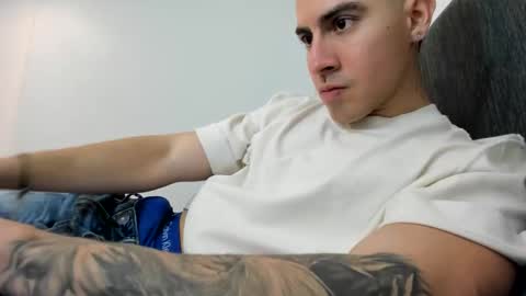 Snapshot of andresjuan92 chatting on November 8, 2025, 5:51 am onlyfanscallmegotter online show from November 8, 2025, 5:51 am