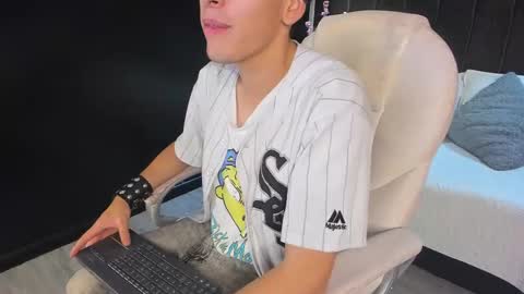 Andreuw Wolf online show from November 6, 2025, 2:34 am