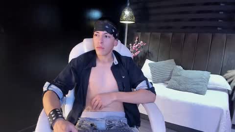 Andreuw Wolf online show from November 7, 2025, 3:50 am