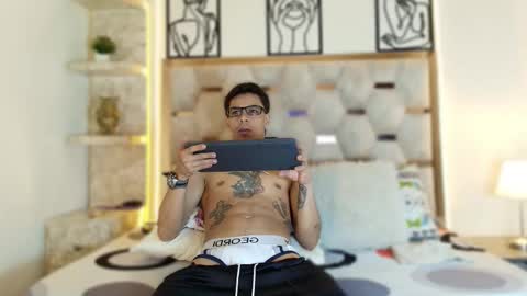 andrew_haalls online show from November 30, 2025, 9:30 pm