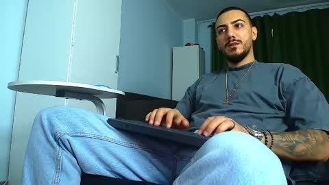 Snapshot of andrewbanner chatting on October 2, 2025, 5:25 am MasterRomania online show from October 2, 2025, 5:25 am