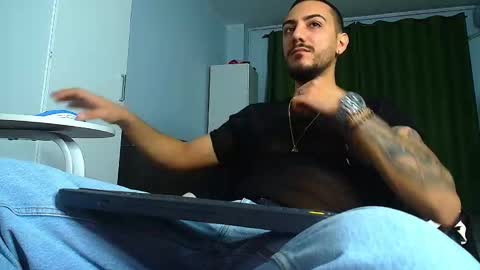 Snapshot of andrewbanner chatting on October 4, 2025, 4:10 am MasterRomania online show from October 4, 2025, 4:10 am