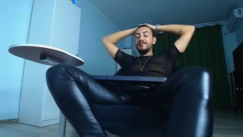 Snapshot of andrewbanner chatting on October 11, 2025, 5:50 am MasterRomania online show from October 11, 2025, 5:50 am