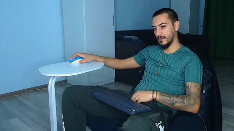 Snapshot of andrewbanner chatting on October 13, 2025, 6:02 am MasterRomania online show from October 13, 2025, 6:02 am