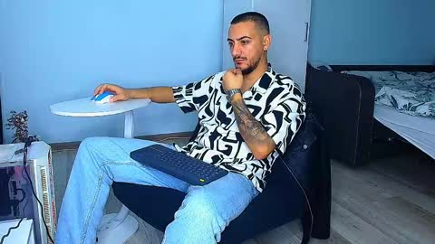 Snapshot of andrewbanner chatting on October 17, 2025, 5:10 am MasterRomania online show from October 17, 2025, 5:10 am