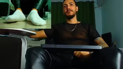 Snapshot of andrewbanner chatting on November 4, 2025, 5:06 am MasterRomania online show from November 4, 2025, 5:06 am