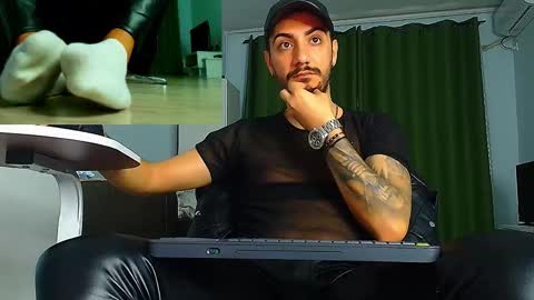 Snapshot of andrewbanner chatting on November 5, 2025, 6:02 am MasterRomania online show from November 5, 2025, 6:02 am