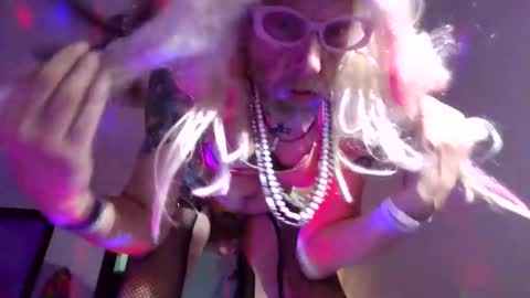 andrewgennie online show from December 5, 2025, 7:39 am