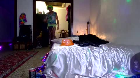 andrewgennie online show from December 15, 2025, 6:17 am