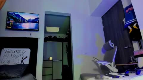 Snapshot of andrewjohnson0 chatting on November 27, 2025, 7:38 pm Andrew Johnson online show from November 27, 2025, 7:38 pm