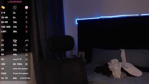 andrewmhilton_ online show from October 27, 2025, 6:28 am