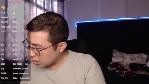 andrewmhilton_ online show from November 9, 2025, 6:17 pm