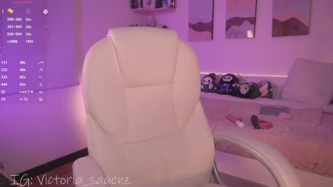 Victoria Senz  online show from February 2, 2026, 9:35 pm