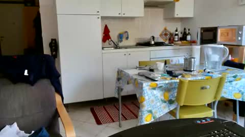 Snapshot of androx77 chatting on October 15, 2025, 10:37 am androx77 online show from October 15, 2025, 10:37 am