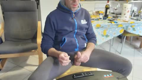 Snapshot of androx77 chatting on November 16, 2025, 10:43 am androx77 online show from November 16, 2025, 10:43 am