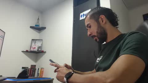 Snapshot of andruwang chatting on December 18, 2024, 5:15 am Andru online show from December 18, 2024, 5:15 am