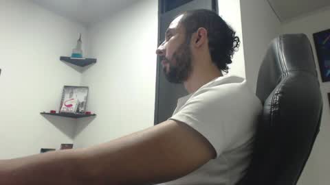 Snapshot of andruwang chatting on December 19, 2024, 8:23 am Andru online show from December 19, 2024, 8:23 am