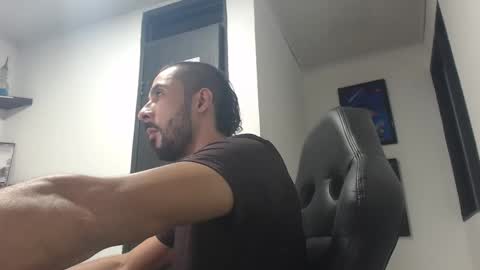 Snapshot of andruwang chatting on January 3, 2025, 5:39 am Andru online show from January 3, 2025, 5:39 am