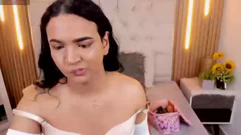 Snapshot of andrys_hot chatting on September 16, 2025, 8:32 pm Andrys online show from September 16, 2025, 8:32 pm