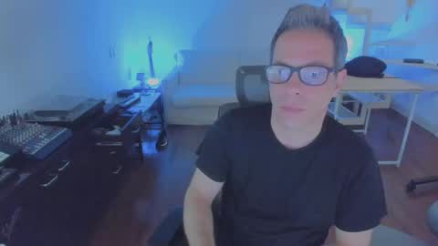 Andrew online show from November 5, 2025, 8:36 am