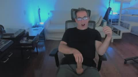 Andrew online show from April 17, 2026, 6:44 pm