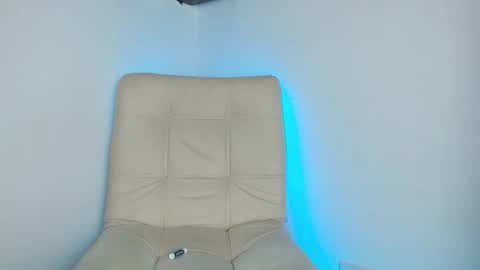 andy_collins__ online show from October 2, 2025, 1:23 am