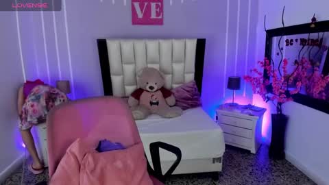 Andrea online show from November 5, 2025, 1:55 pm