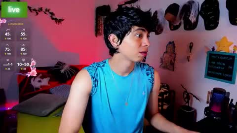 andy_guez_11 online show from October 6, 2025, 10:02 am