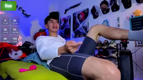 andy_guez_11 online show from October 16, 2025, 10:05 am