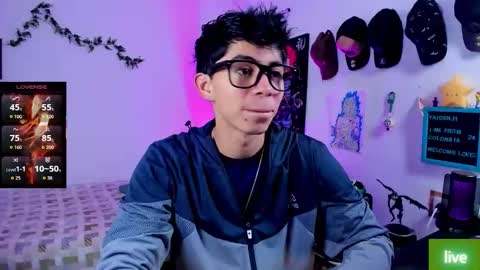 andy_guez_11 online show from November 8, 2025, 10:15 am