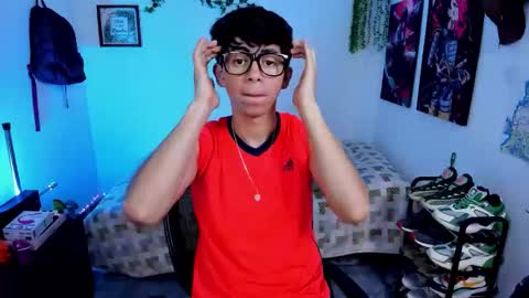 andy_guez_11 online show from November 18, 2025, 9:47 am