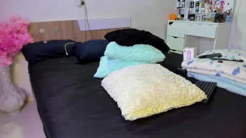 andy_wood1 online show from May 27, 2026, 11:29 am