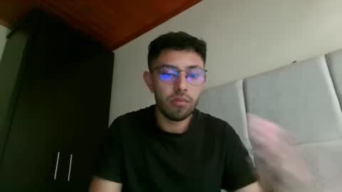 andy_zxx online show from April 28, 2026, 4:23 pm