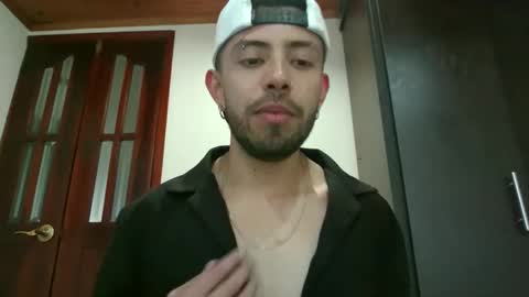 andy_zxx online show from April 29, 2026, 10:05 pm