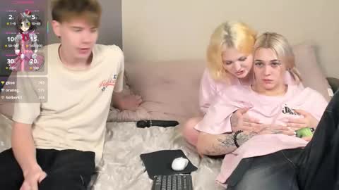 Snapshot of andyjey_ chatting on October 5, 2025, 12:31 am Mandy and Andy online show from October 5, 2025, 12:31 am