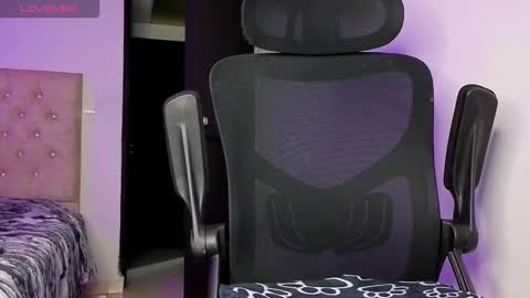 Snapshot of andykoch chatting on November 9, 2025, 2:54 am Andy online show from November 9, 2025, 2:54 am