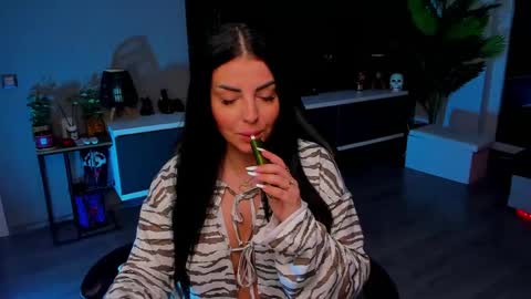 Snapshot of anemariejolie chatting on May 17, 2026, 6:37 pm Anne online show from May 17, 2026, 6:37 pm