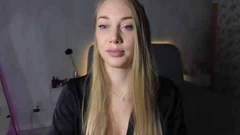 Snapshot of angel__blonde_ chatting on October 10, 2025, 2:38 pm angel blonde online show from October 10, 2025, 2:38 pm