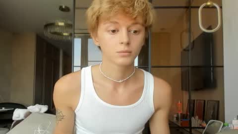 angel_andreww online show from April 25, 2026, 9:45 am