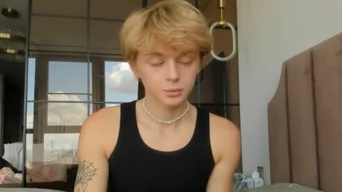 angel_andreww online show from April 27, 2026, 10:46 am