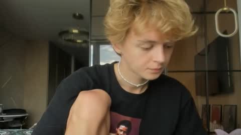 angel_andreww online show from May 14, 2026, 10:33 am
