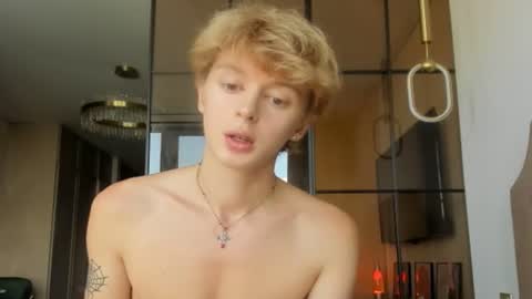 angel_andreww online show from June 15, 2026, 11:23 am