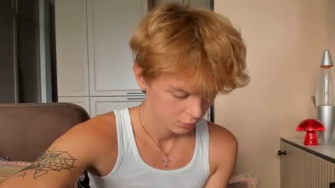 angel_andreww online show from June 16, 2026, 9:01 am