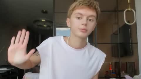 angel_andreww online show from June 29, 2026, 10:48 am