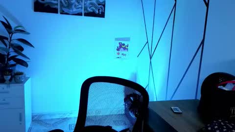 Snapshot of angel_dragun chatting on October 15, 2025, 4:23 am Angel-dragun online show from October 15, 2025, 4:23 am