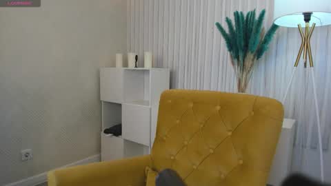 Snapshot of angel_elis_ chatting on October 4, 2025, 1:25 am Kate online show from October 4, 2025, 1:25 am