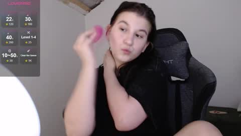 Angel online show from December 3, 2025, 7:23 pm